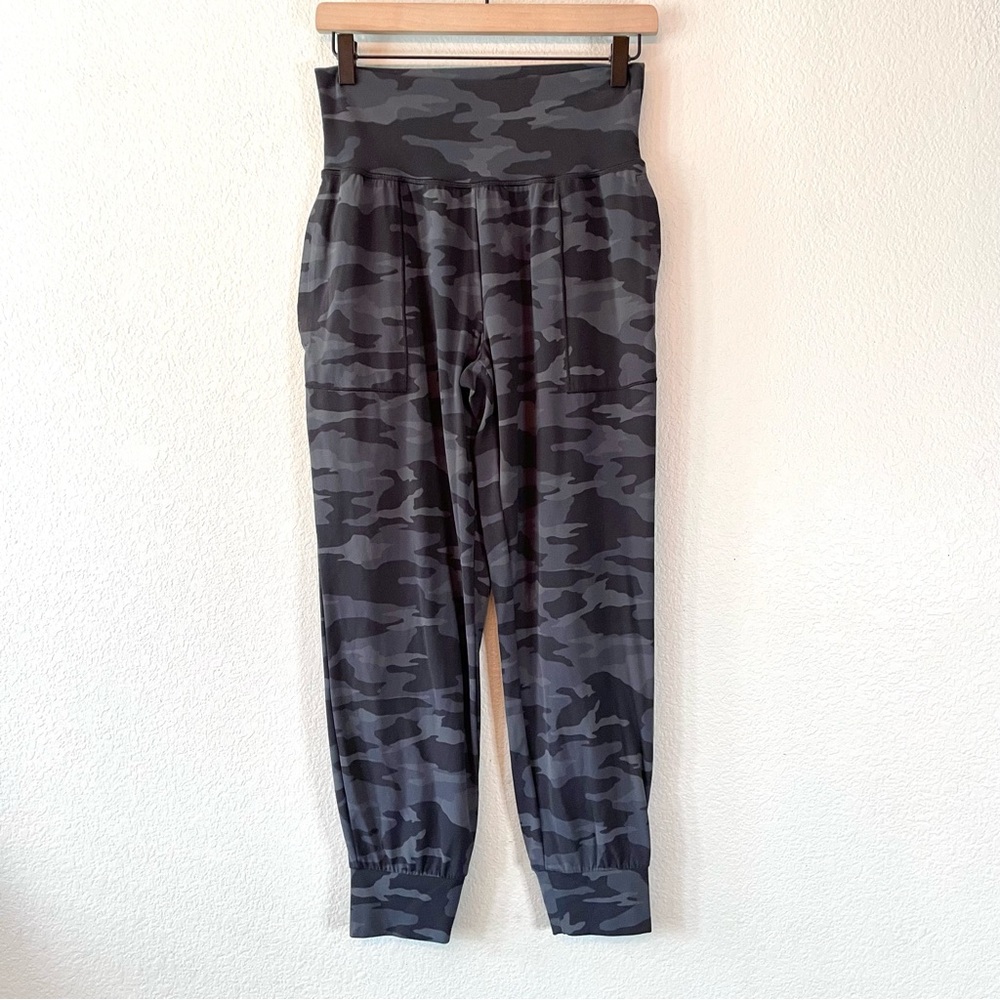 Athleta Salutation Camo Print Jogger Pants